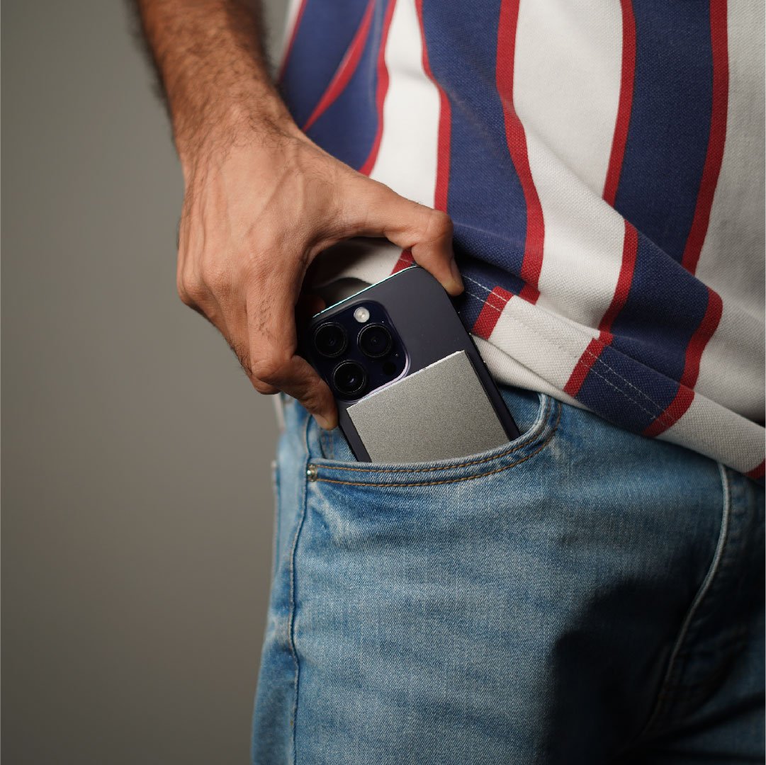 Bluepebble 3-Card Magnetic Holder with RFID Protection - Sleek and Secure BP-3CARRDMAG thumbnail 9