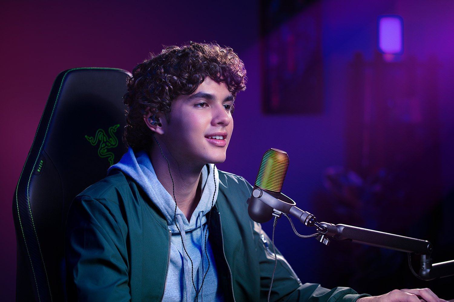 Razer Seiren V3 Chroma RGB USB Microphone (RZ19-05060100-R3M1) - Studio-Quality Audio with Tap-to-Mute and RGB Lighting thumbnail 5