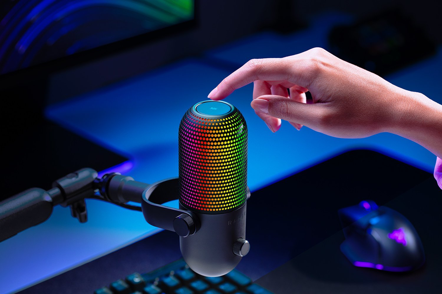 Razer Seiren V3 Chroma RGB USB Microphone (RZ19-05060100-R3M1) - Studio-Quality Audio with Tap-to-Mute and RGB Lighting thumbnail 10