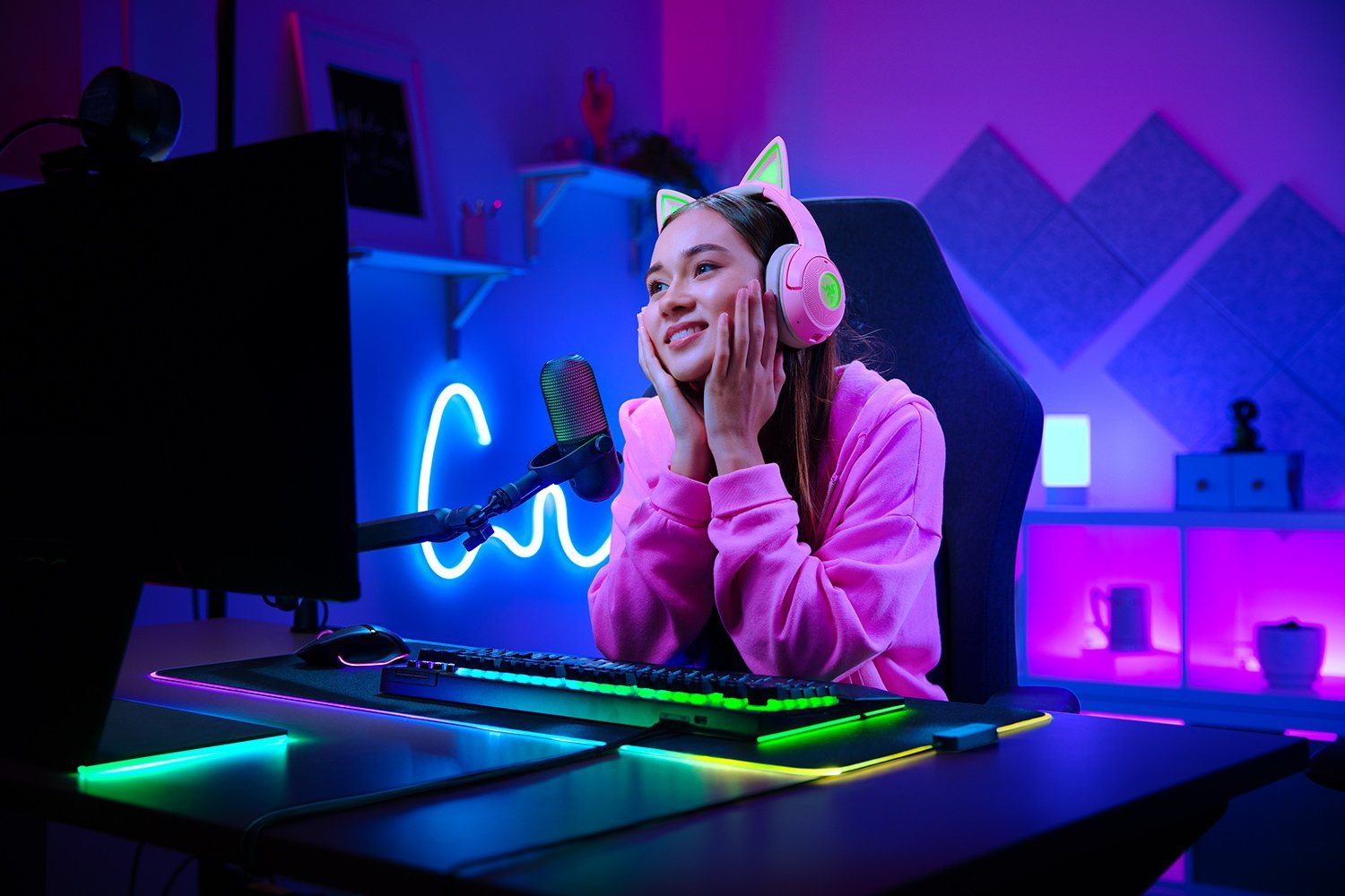 Razer Seiren V3 Chroma RGB USB Microphone (RZ19-05060100-R3M1) - Studio-Quality Audio with Tap-to-Mute and RGB Lighting thumbnail 2