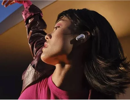 BOSE QUIETCOMFORT ULTRA WIRELESS NOISE CANCELING EARBUDS 2ND GEN WHITE SMOKE 896637-0020 thumbnail 10