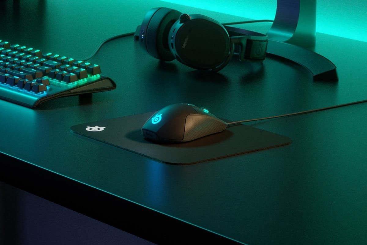 SteelSeries QcK Edge Mouse Mat M (63822) - Enhanced Precision, Durable Build, Smooth Surface for Optimal Performance thumbnail 3