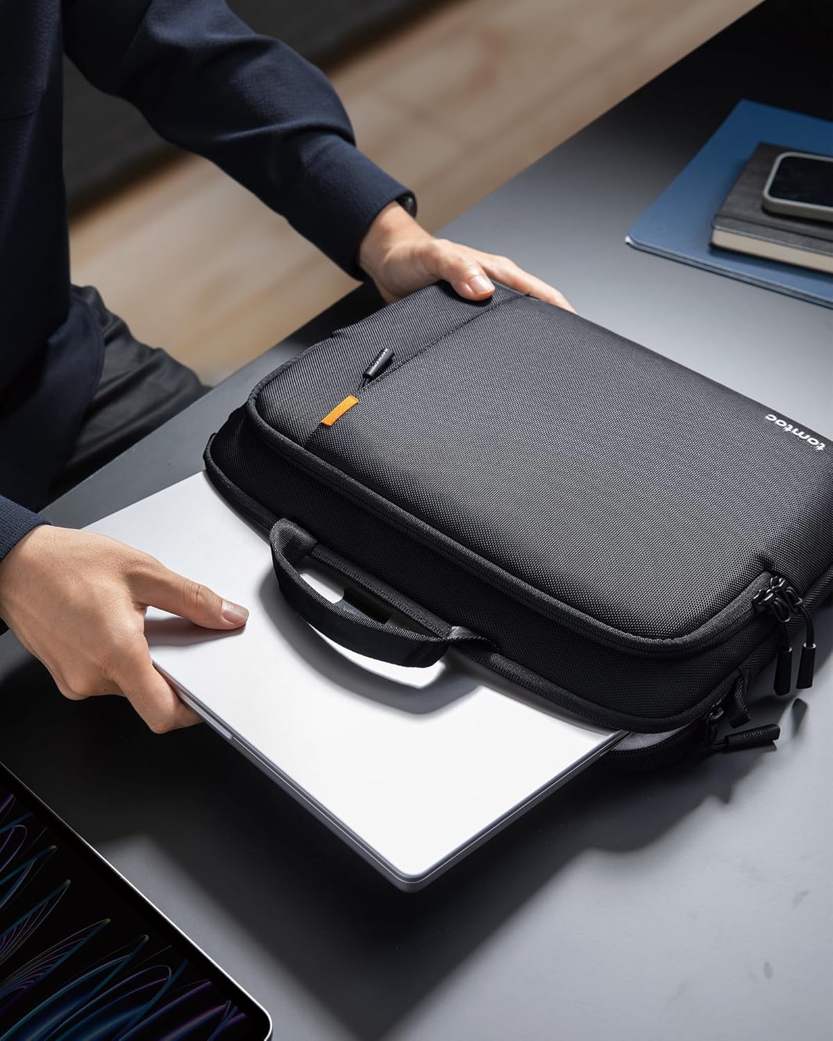 TOMTOC DEFENDER A30 13.5-14 INCH LAPTOP SHOULDER BAG BLACK A30D2D1 thumbnail 9