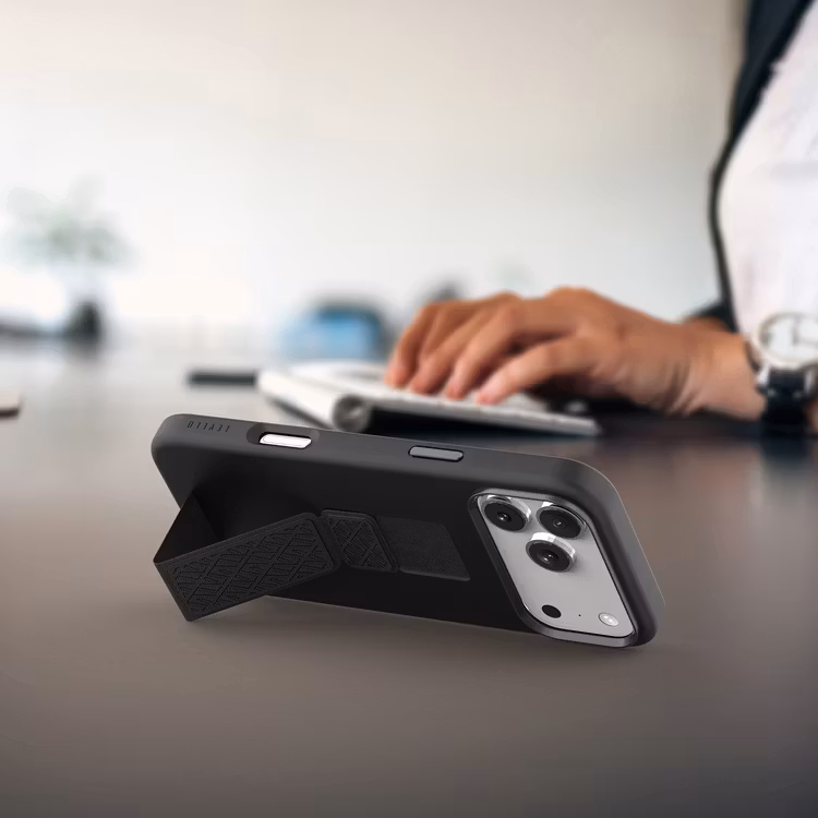 LEVELO IPHONE 17 PRO MAX MORPHIX SILICONE CASE WOTH LEATHER GRIP BLACK LVLMRPS17PMBK thumbnail 7