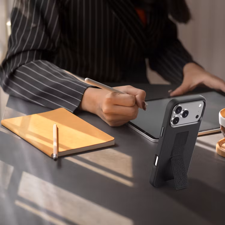 LEVELO IPHONE 17 PRO MAX MORPHIX SILICONE CASE WOTH LEATHER GRIP BLACK LVLMRPS17PMBK thumbnail 8
