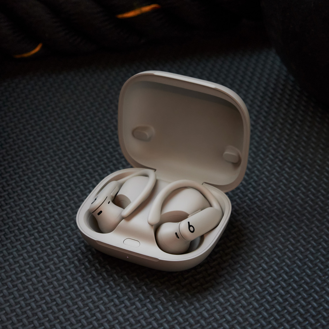 POWERBEATS PRO 2 HIGH PERFORMANCE EARBUDS QUICK SAND MX733 thumbnail 5