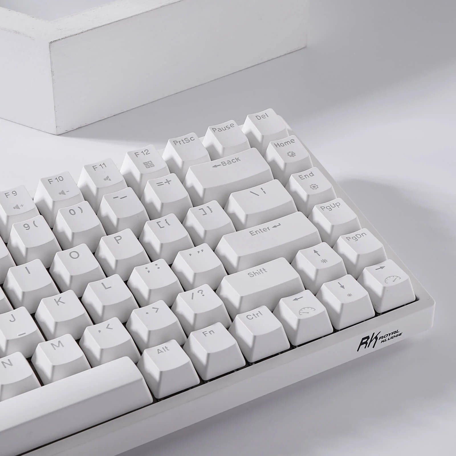 ROYAL KLUDGE GAMING KEYBOARD RGB TRI MODE HOT PLUG BLUE SWITCH WHITE RK84 thumbnail 3